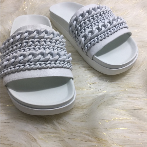 Kendall+Kylie Women's Shiloh Slide in White - Picture 7 of 8